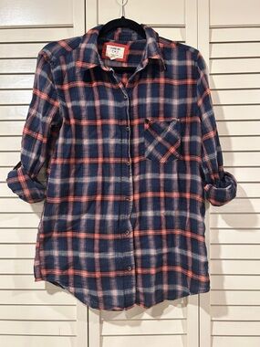 Forever 21 Navy and Red Plaid Button Down Shirt Small